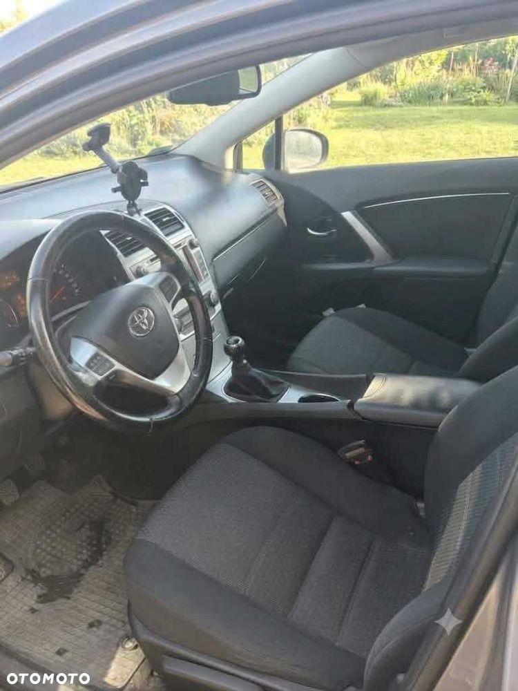 Toyota Avensis - 8