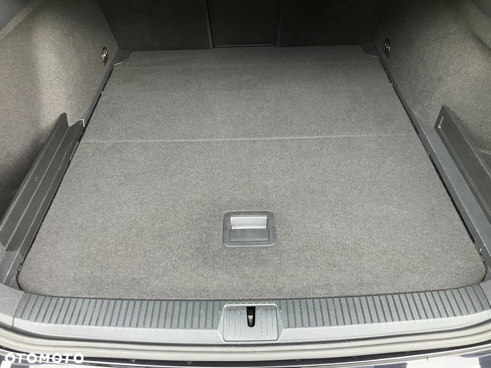 Volkswagen Passat 2.0 TDI (BlueMotion Technology) DSG Highline - 38