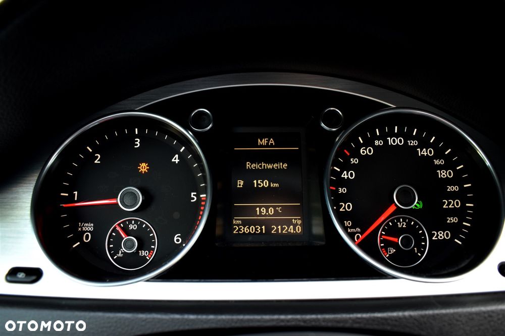 Volkswagen Passat CC 2.0 TDI DSG Individual - 32