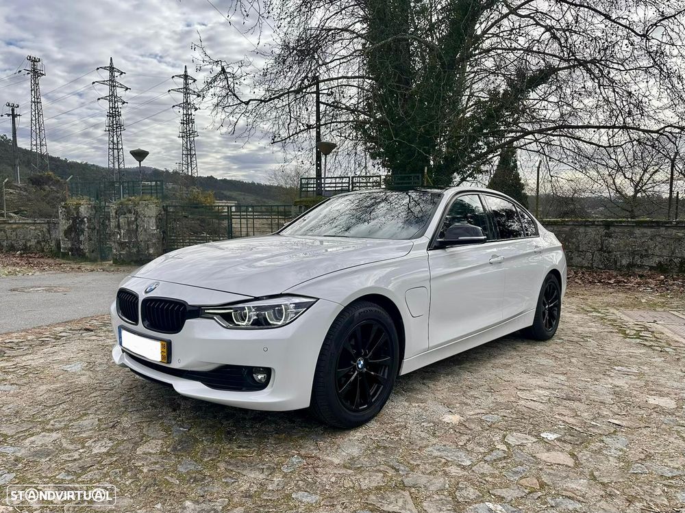 BMW 330 e iPerformance Line Sport - 1