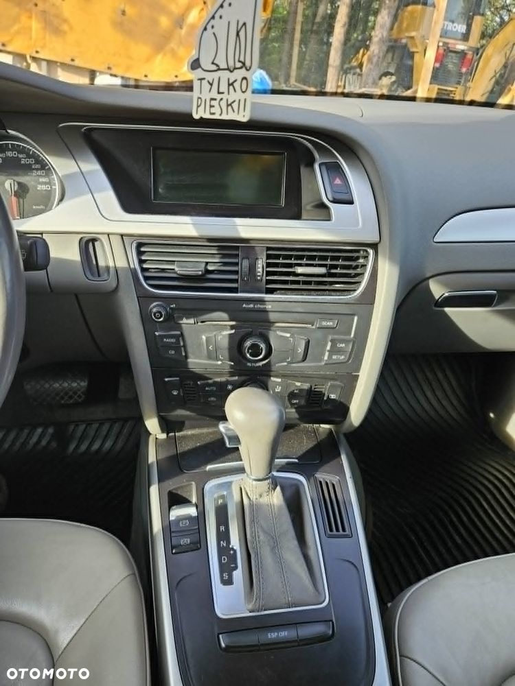 Audi A4 Limousine - 12