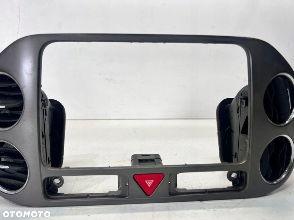LISTWA DEKOR KRATKI NAWIEWU VW TIGUAN 5M0858071K - 1