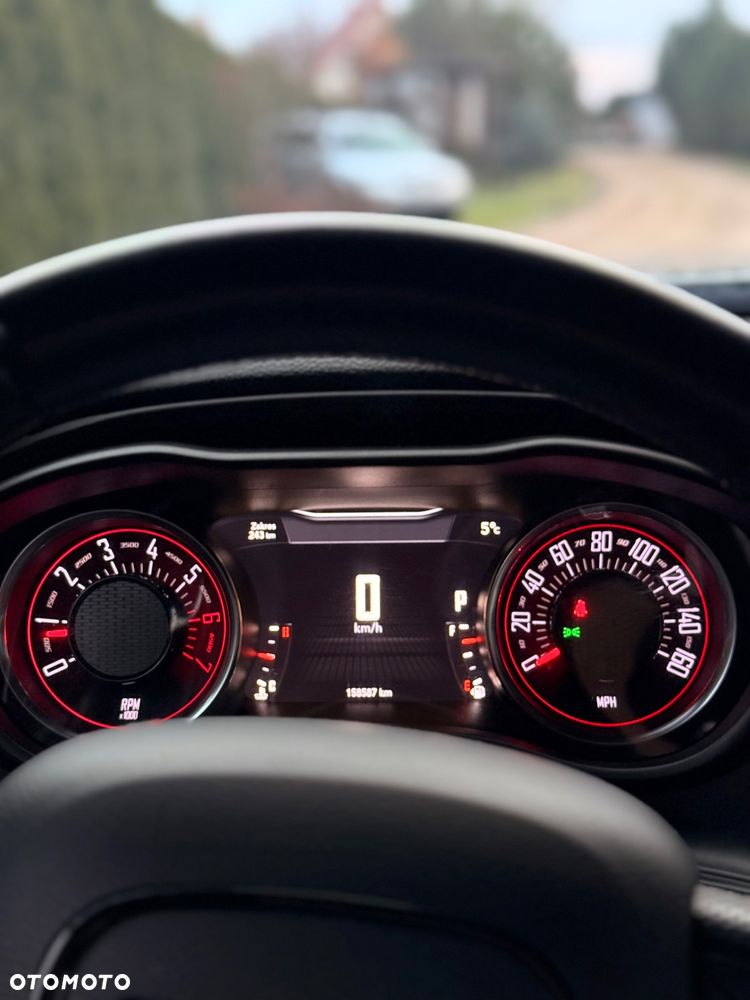 Dodge Challenger - 11