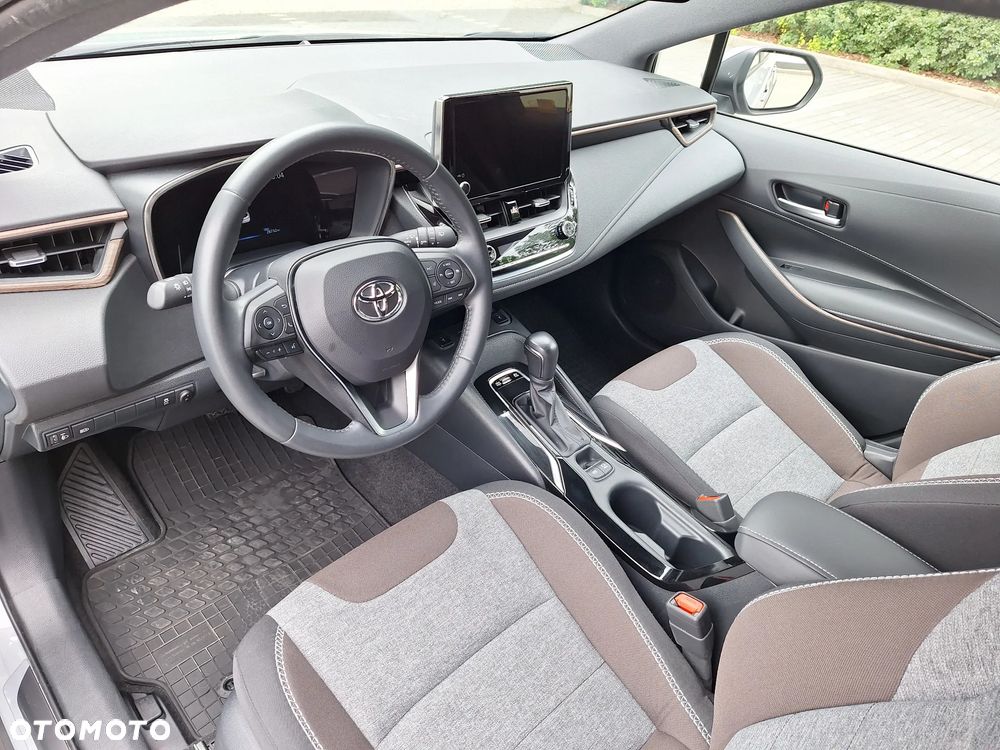 Toyota Corolla - 10