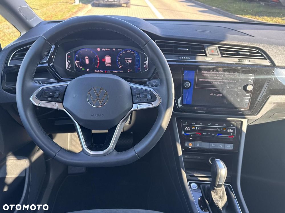 Volkswagen Touran - 10