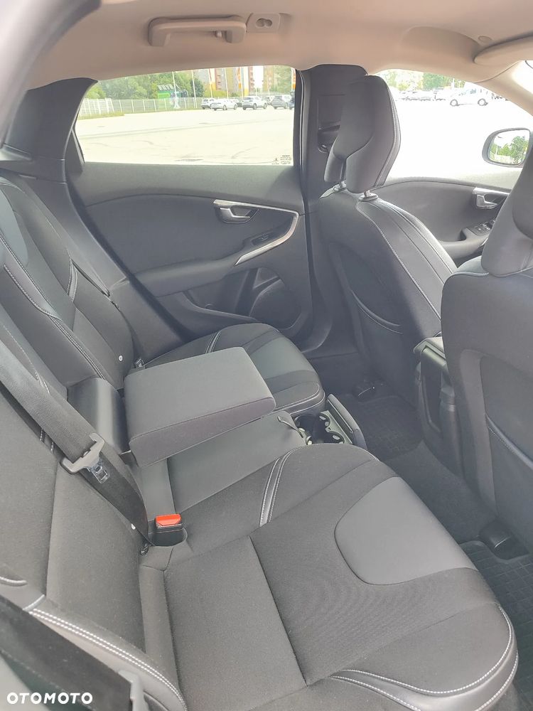 Volvo V40 D2 Momentum - 11