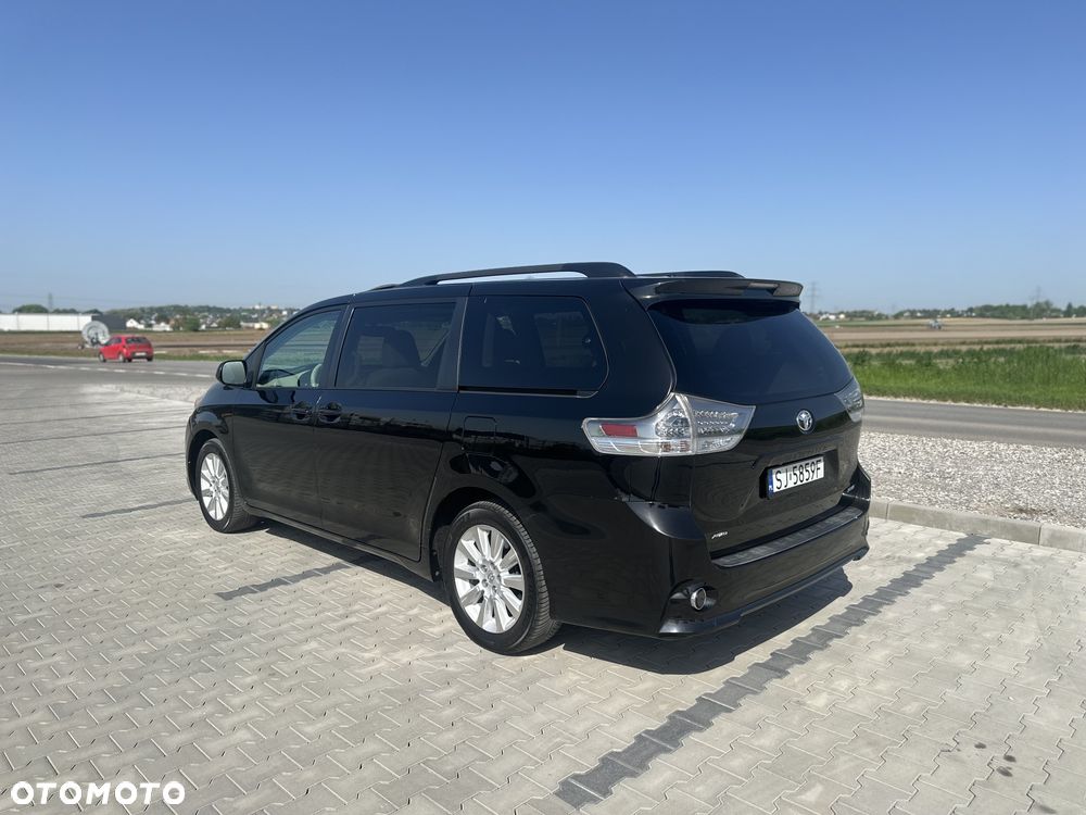 Toyota Sienna 3.5 V6 XLE AWD - 9