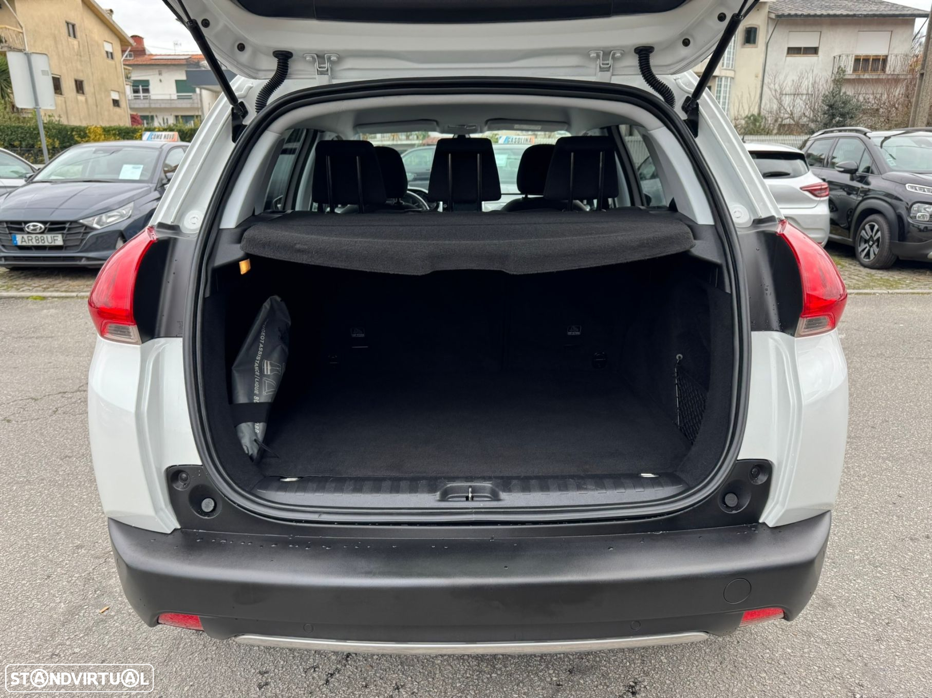 Peugeot 2008 1.2 PureTech Style - 13