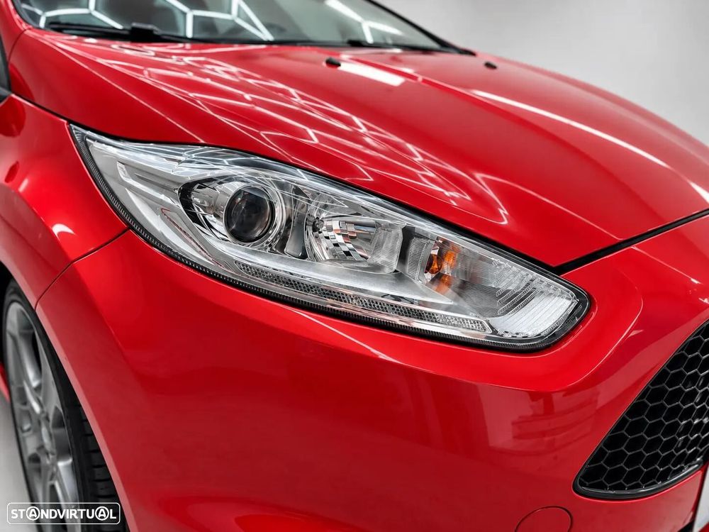 Ford Fiesta 1.6 EcoBoost c/ Pack Pele Desportiva ST - 11