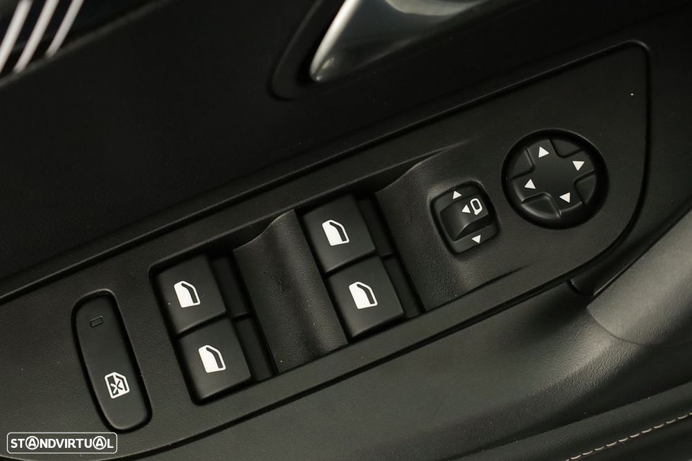 Peugeot 2008 1.2 PureTech Allure - 22