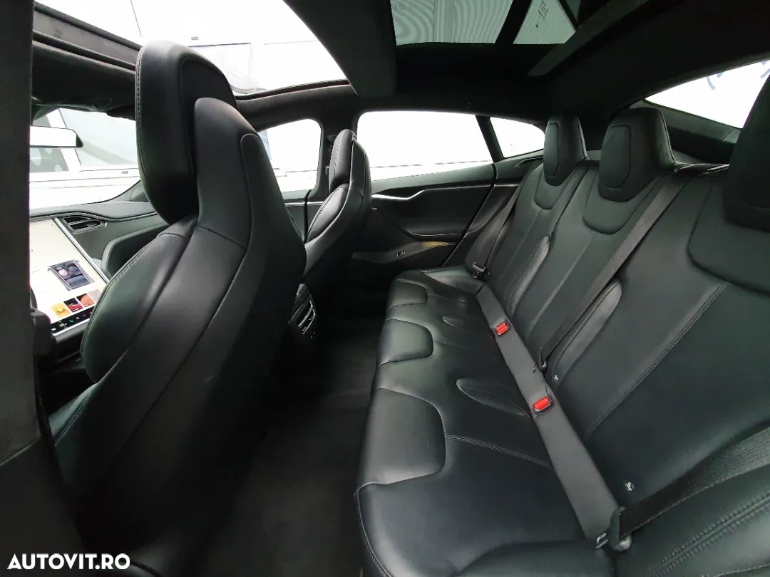 Tesla Model S - 15