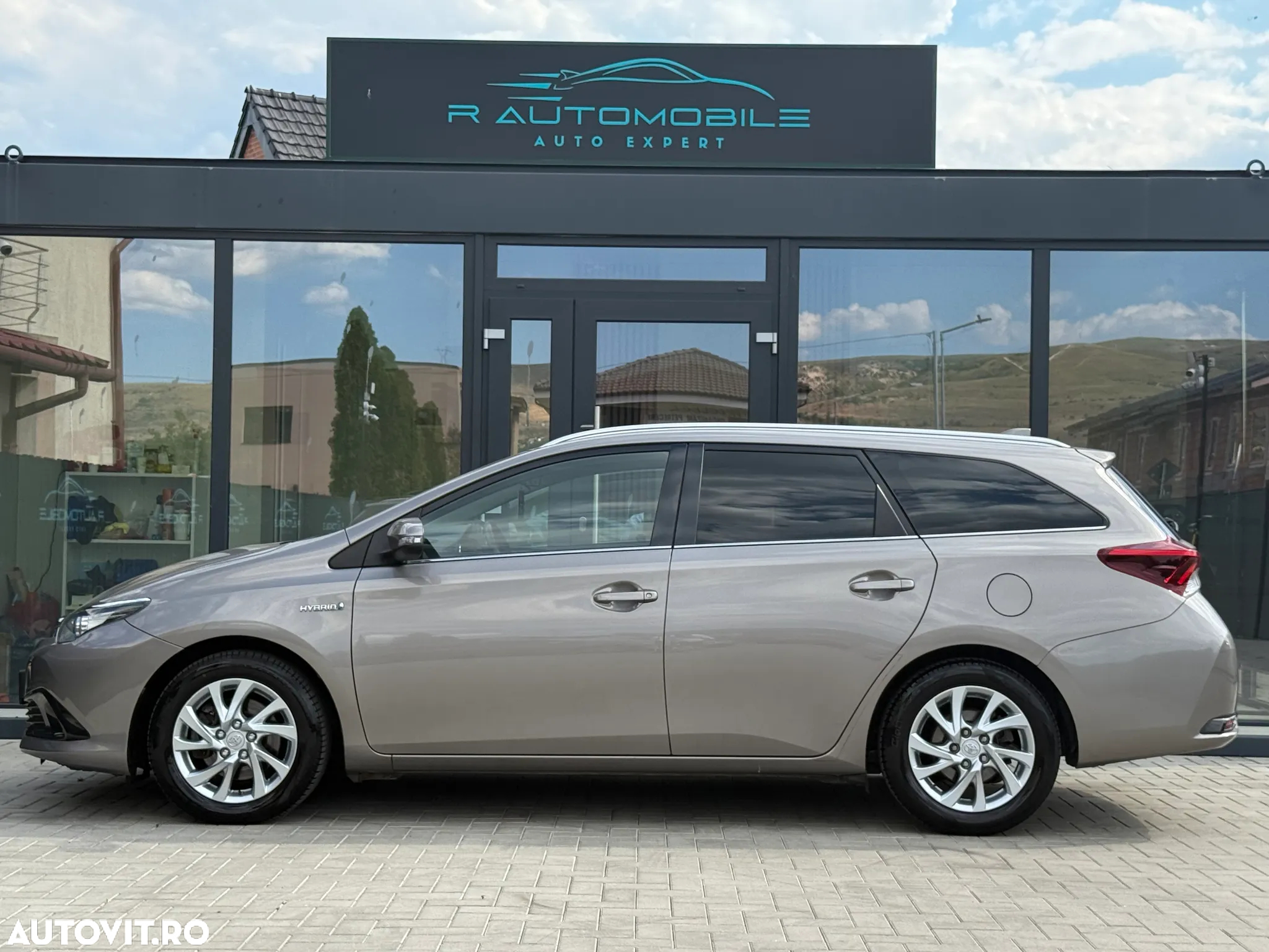 Toyota Auris 1.8 VVT-i Hybrid Automatik Touring Sports Design Edition - 5