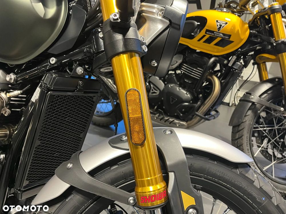 Triumph Bonneville - 14