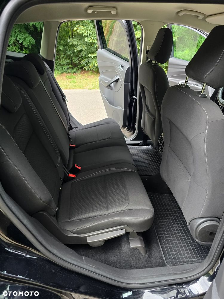 Ford Kuga 1.5 EcoBoost 2x4 Titanium - 24