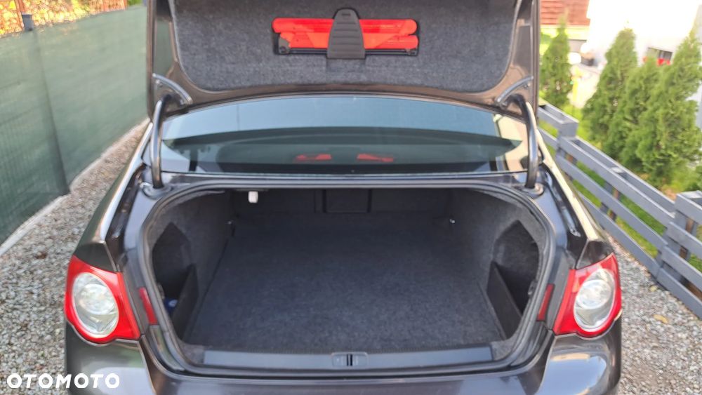 Volkswagen Passat 2.0 TDI DPF Highline - 17
