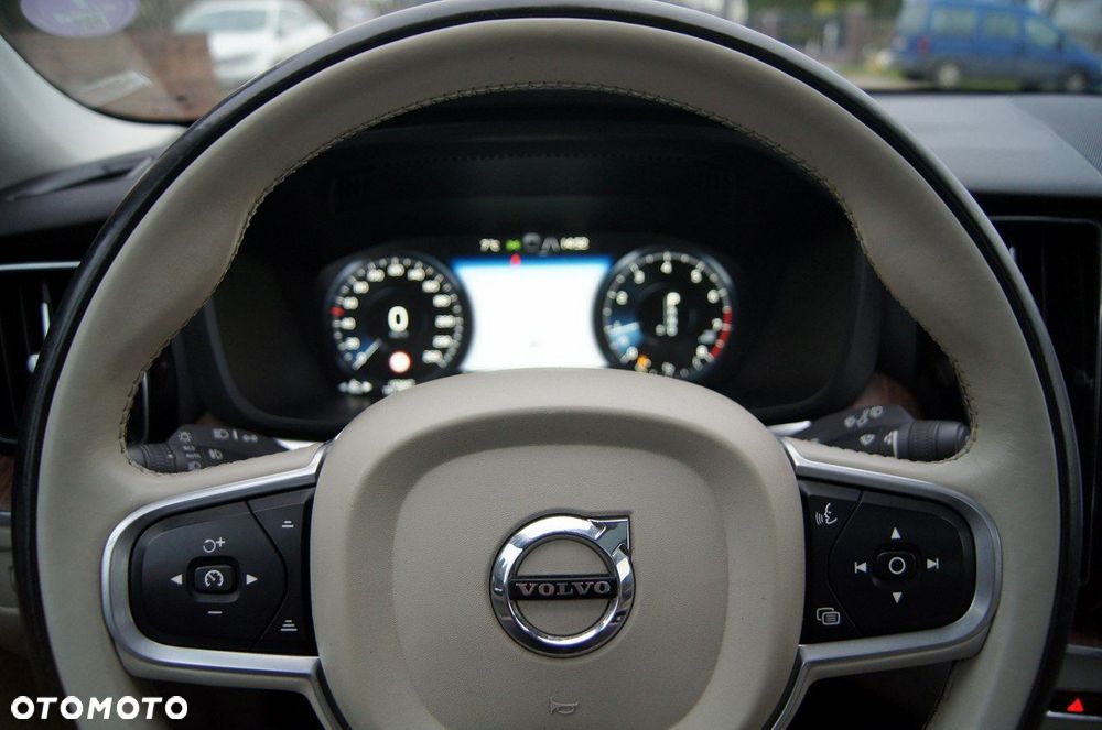 Volvo XC 60 T5 AWD Geartronic Momentum Pro - 25