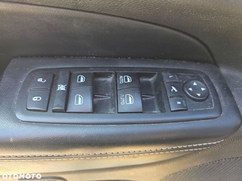 Jeep Grand Cherokee - 23