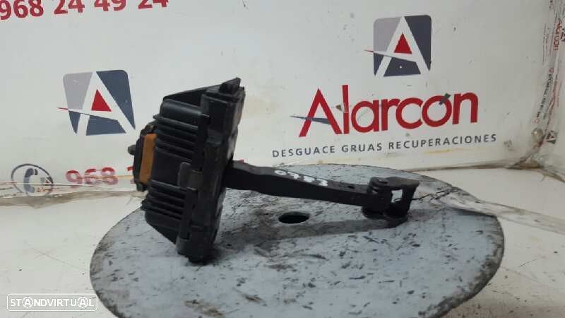 RETENTOR DA PORTA DIANTEIRA DIREITA BMW SERIE 3 BERLINA (E90) 320D - 1