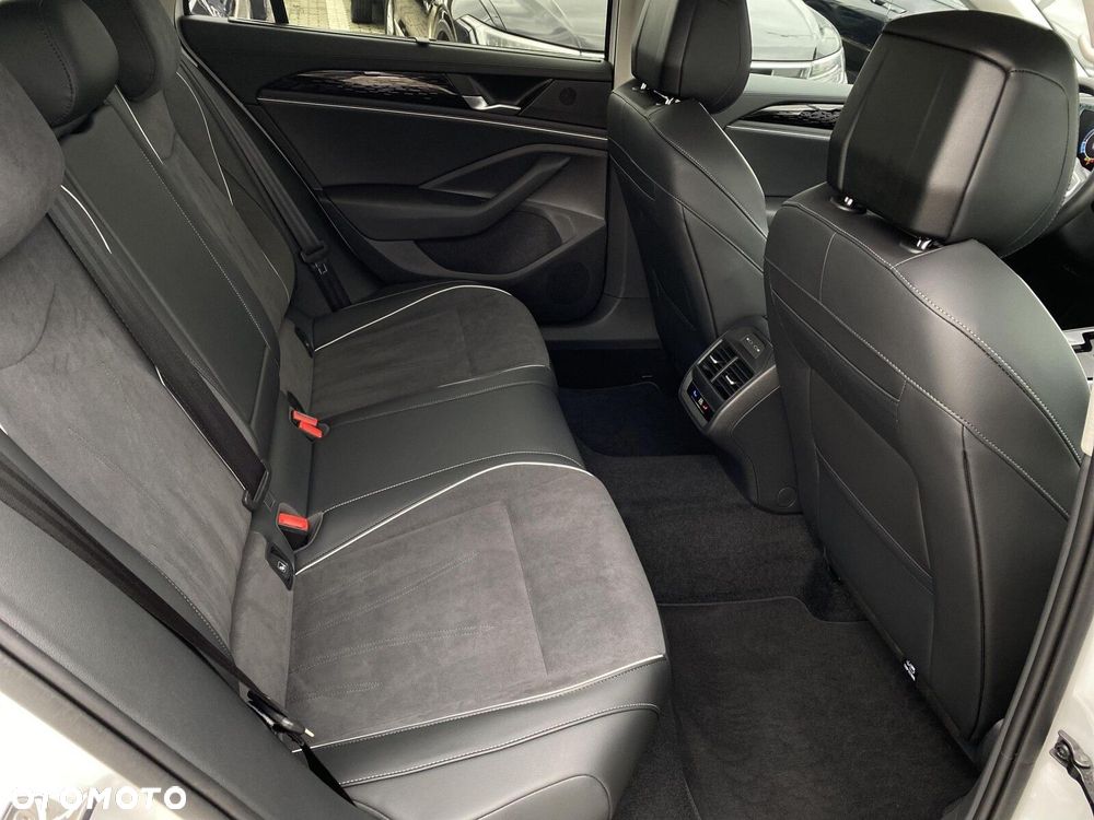 Volkswagen Passat Variant 2.0 TDI SCR 4Mot Elegance DSG - 31