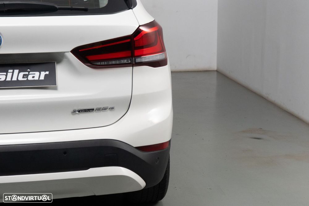 BMW X1 25 e xDrive Corporate Edition - 13