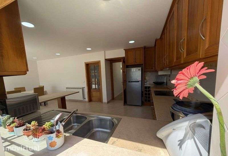 Moradia Isolada T4 com Vista Mar, Piscina e 2.000m² de Terreno - Grande imagem: 4/12
