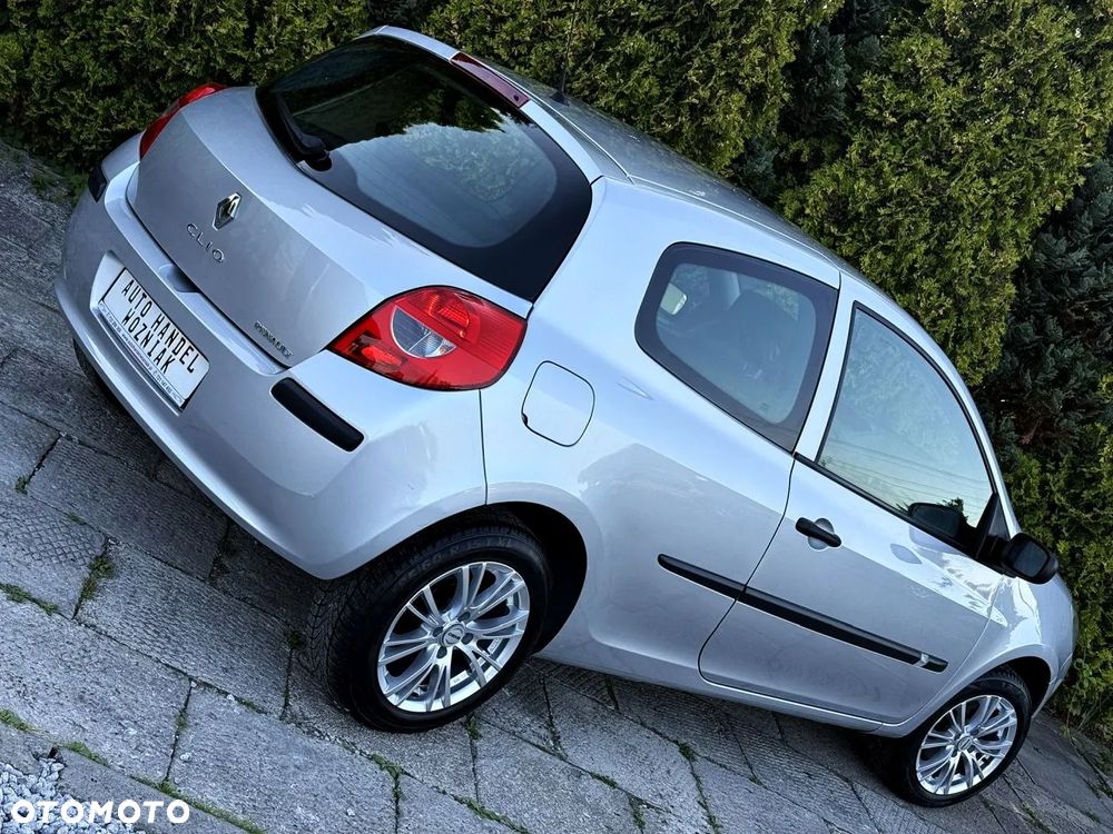 Renault Clio - 11