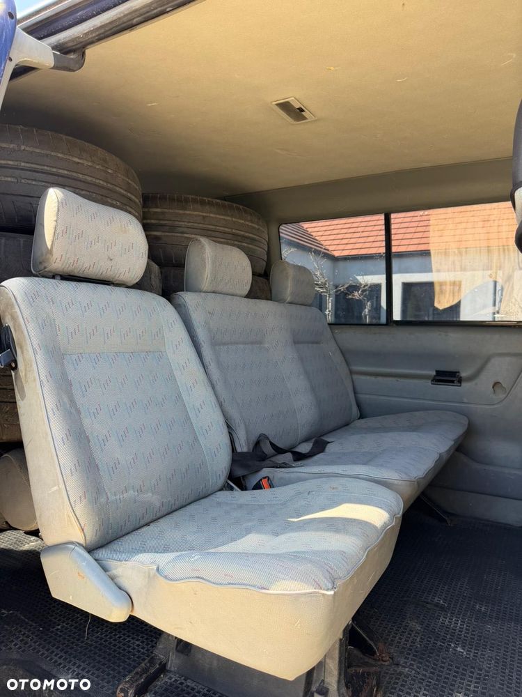 Volkswagen Caravelle - 4