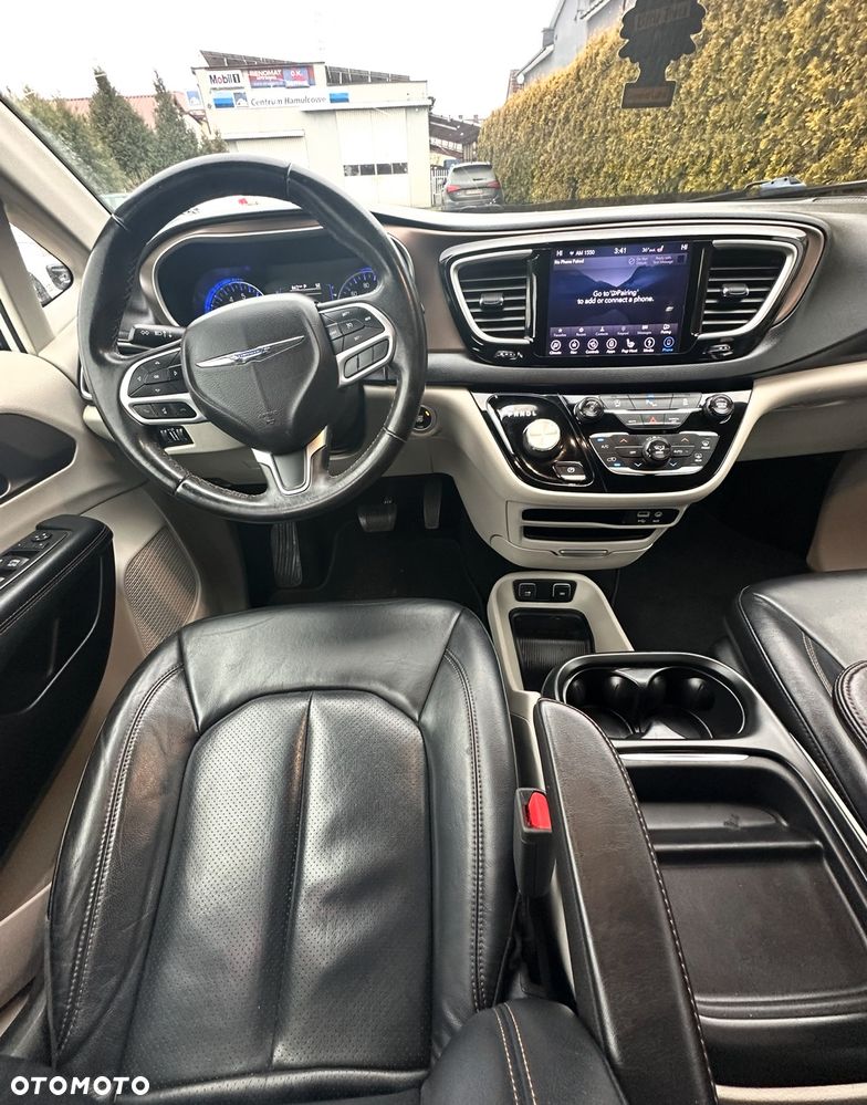 Chrysler Pacifica - 3