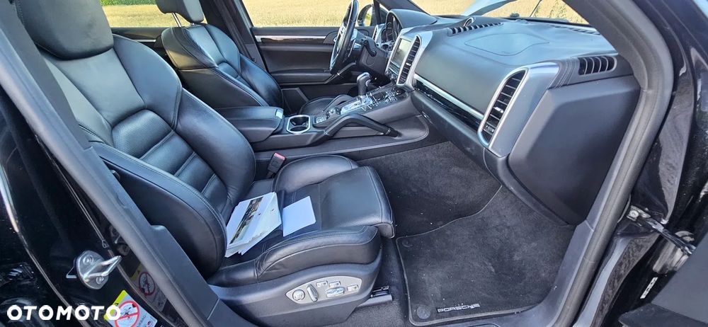 Porsche Cayenne - 26