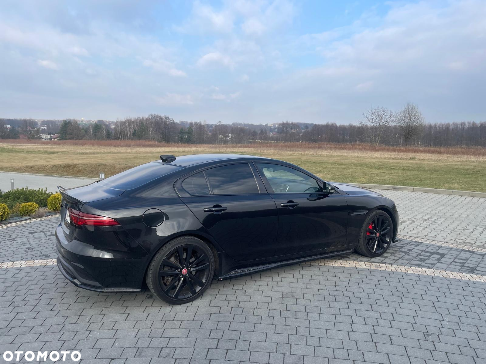 Jaguar XE 2.0 D180 HSE - 4