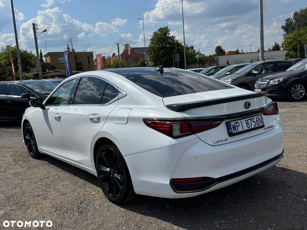 Lexus ES 300h F Sport - 28