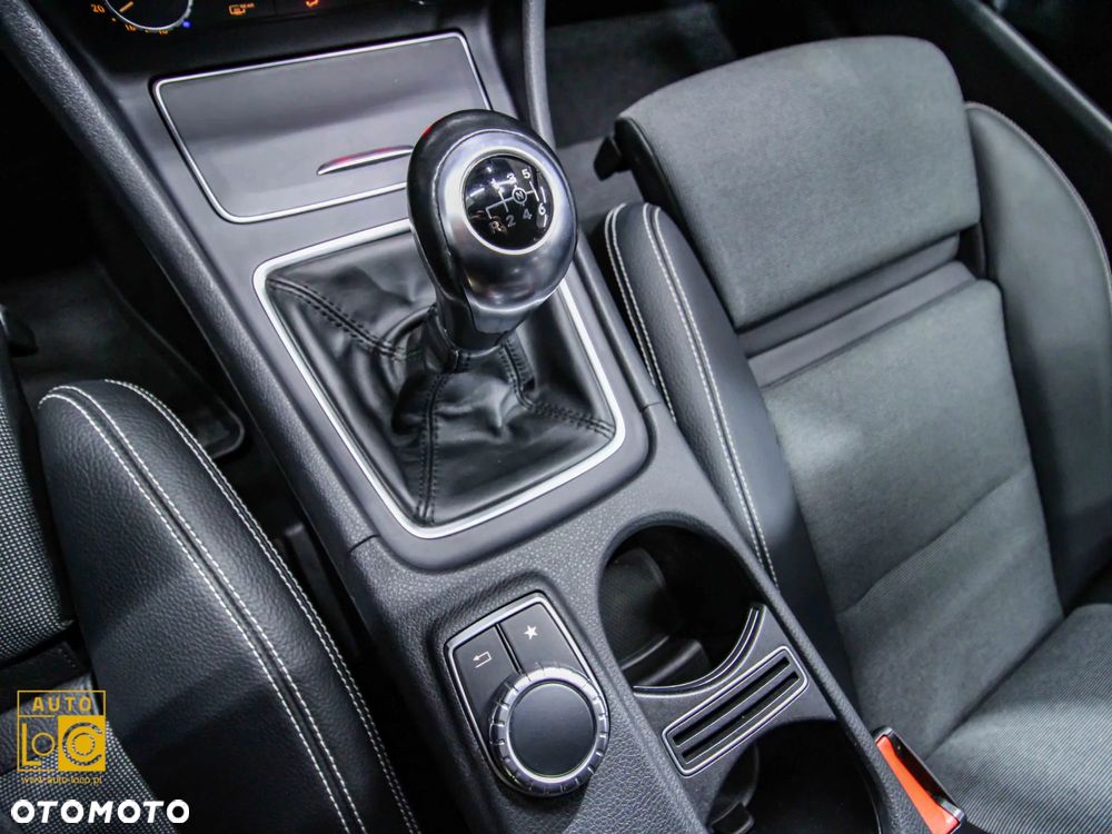 Mercedes-Benz Klasa A 160 AMG Line - 24