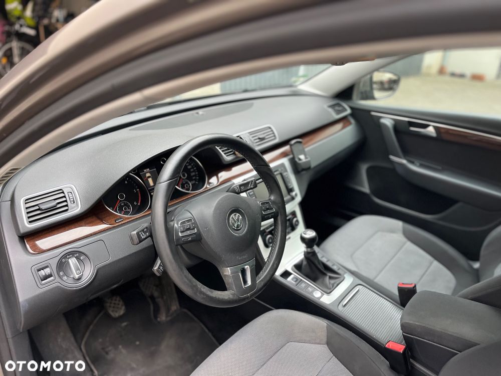 Volkswagen Passat 2.0 TDI DPF Comfortline - 11