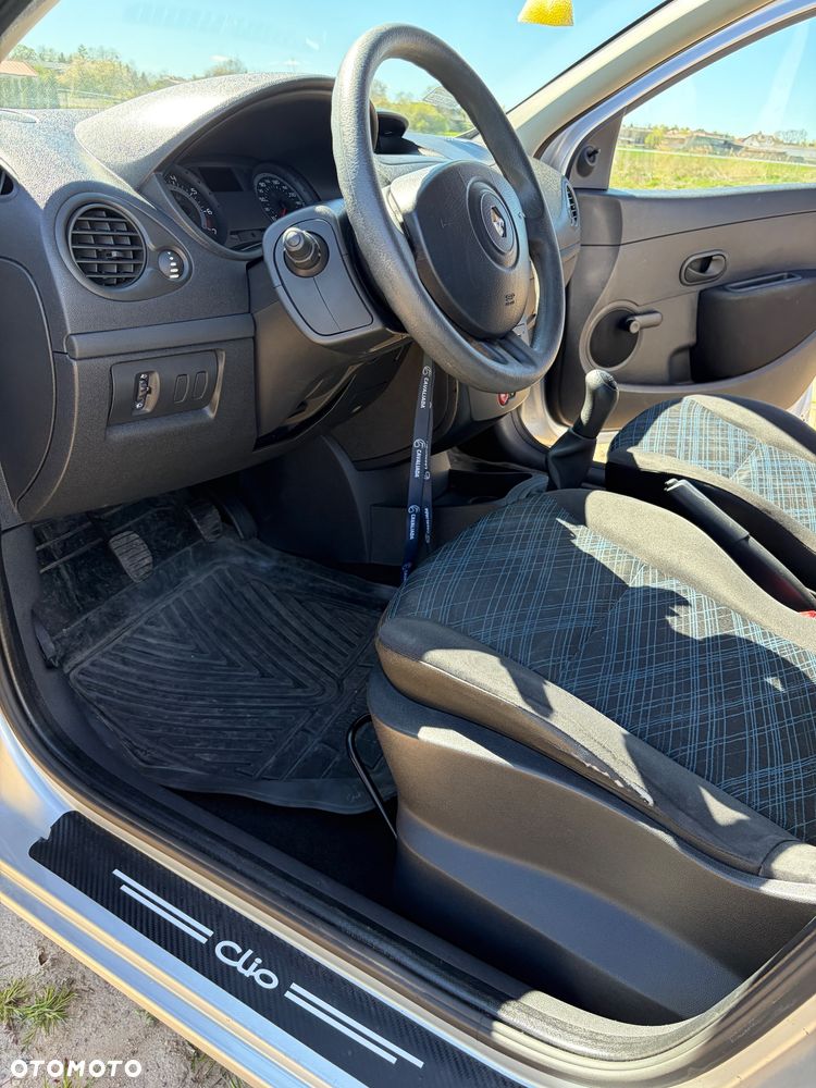 Renault Clio - 21