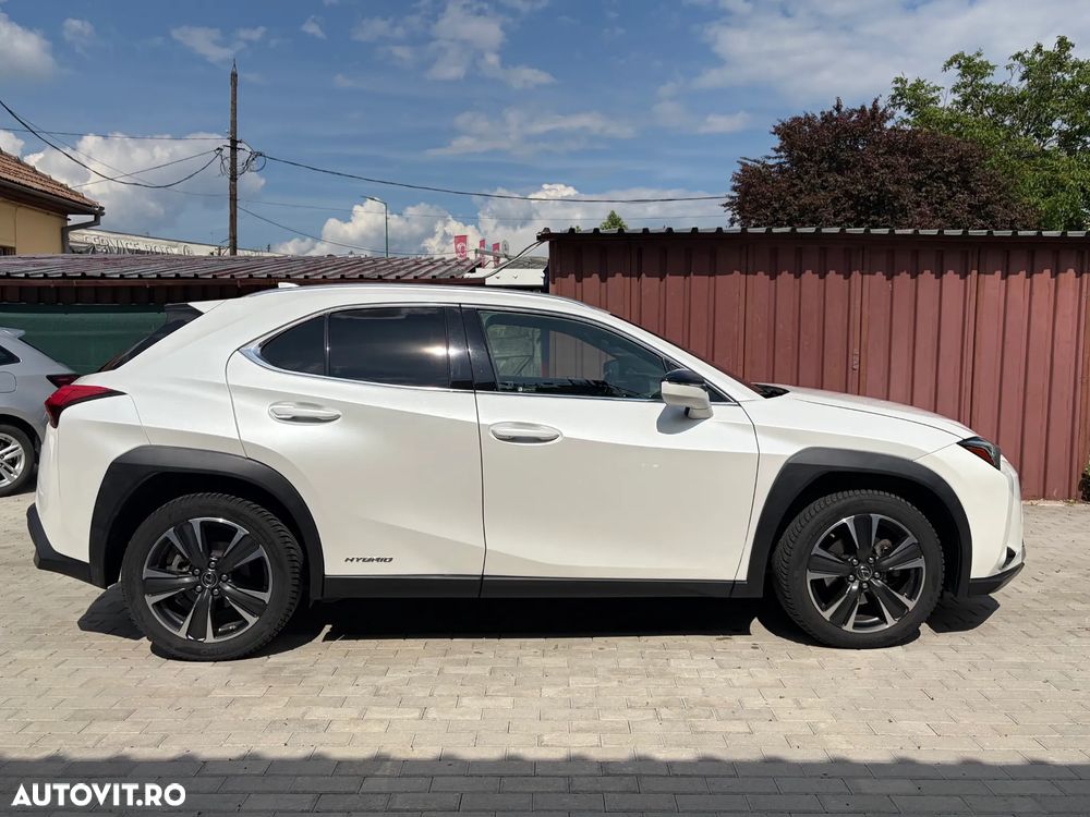 Lexus UX 250h Business Edition - 16
