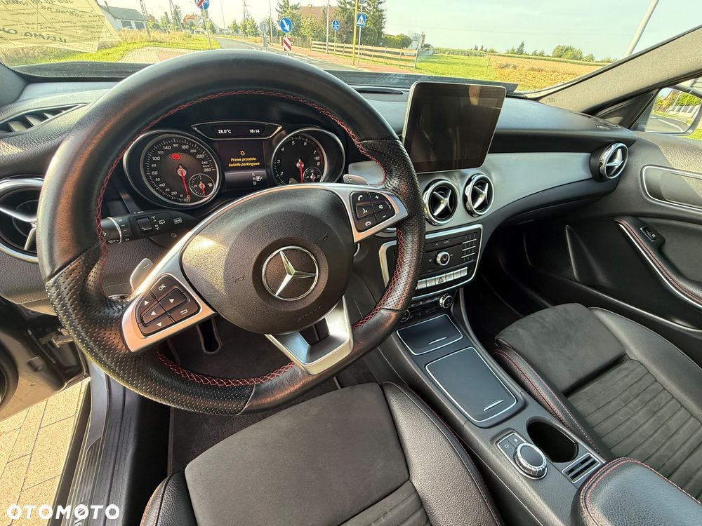 Mercedes-Benz GLA 200 7G-DCT AMG Line - 24