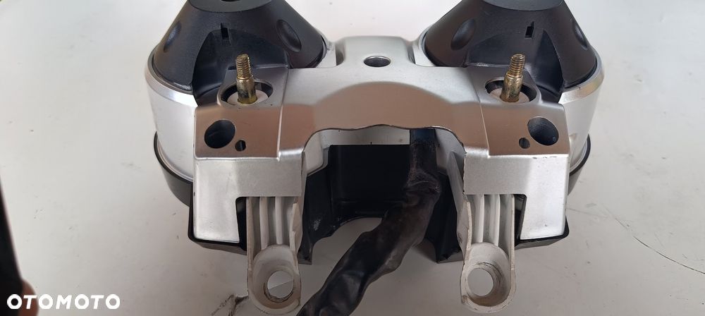 HONDA CB900 CB900F HORNET 2004 lift - 18