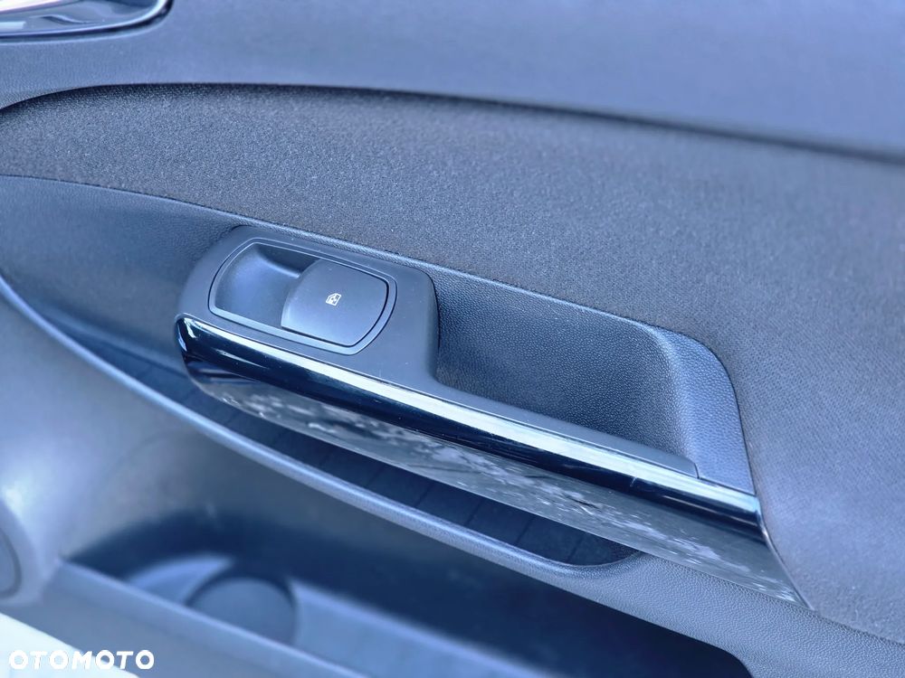 Opel Corsa 1.4 16V Satellite - 34