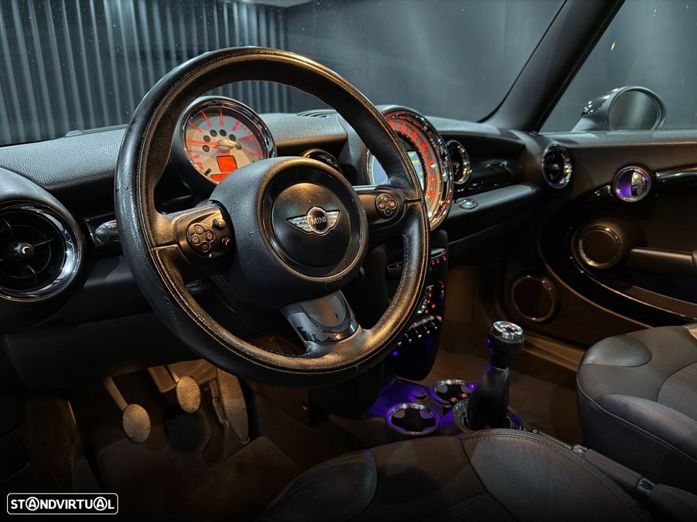 MINI 3 Portas Cooper D - 16