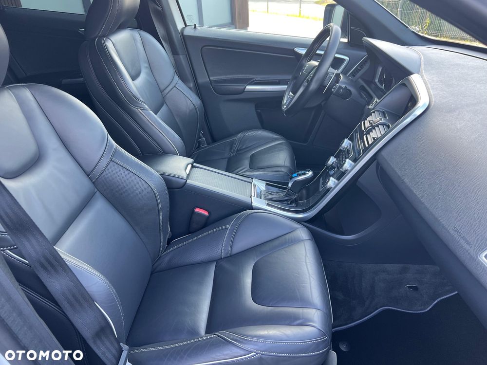 Volvo XC 60 D5 AWD R-Design Momentum - 18