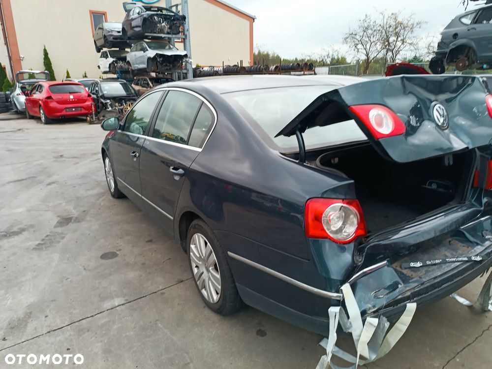 VW passat B6 z silnikiem 2.0 TDI ozn .BMR i skrzynią manualna 6 biegowa ozn.KNY - 3