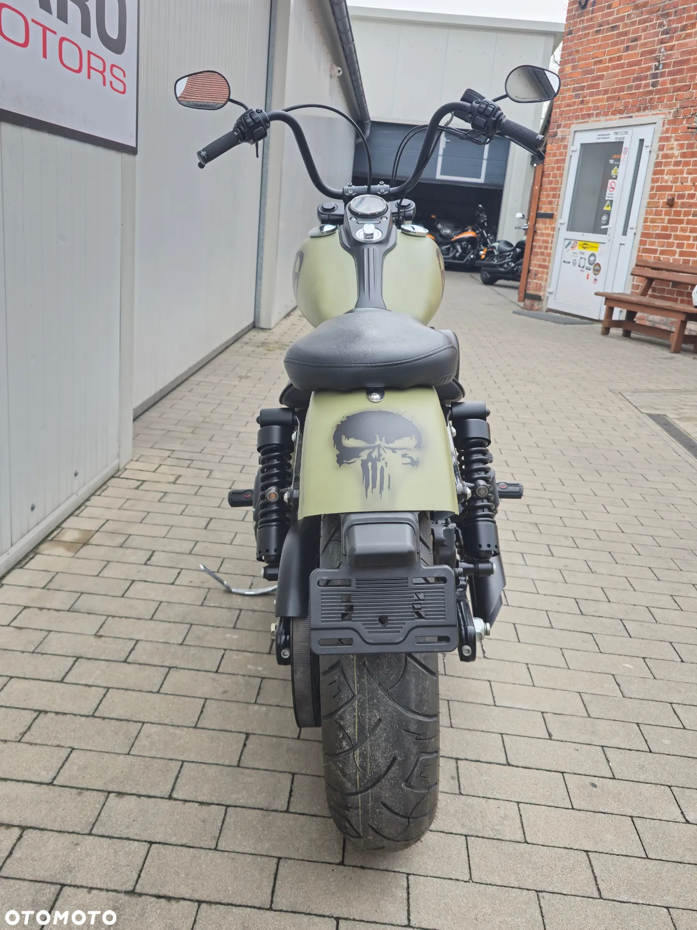 Harley-Davidson Dyna Street Bob - 4