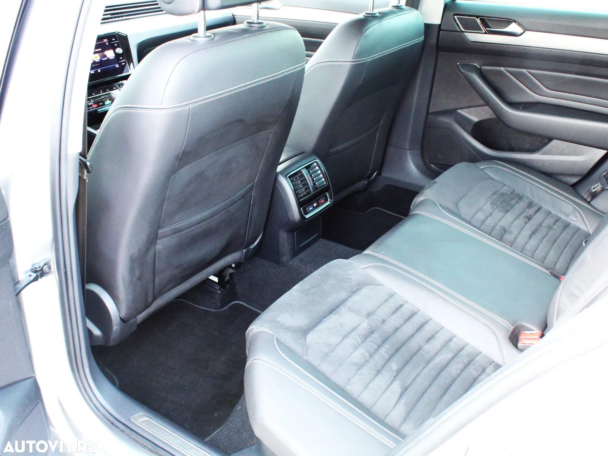 Volkswagen Passat - 12