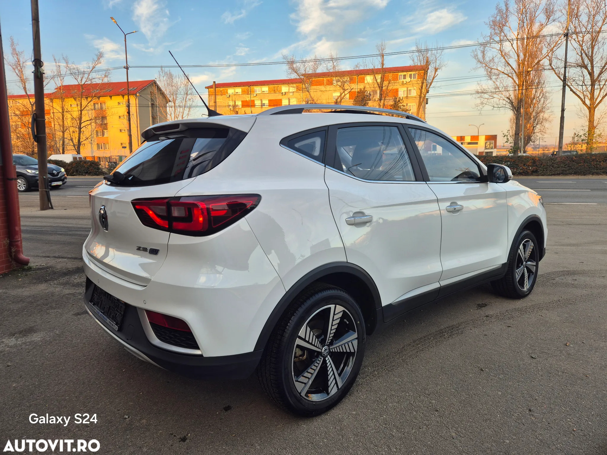 MG ZS EV Luxury - 6