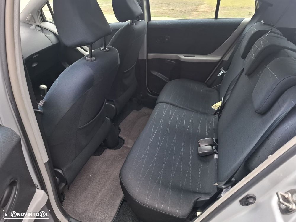 Toyota Yaris 1.0 VVT-i Motion VSC - 17