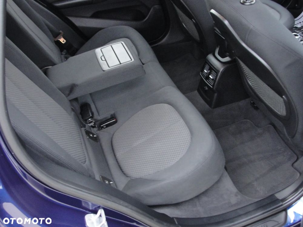 BMW X1 sDrive18d xLine - 25