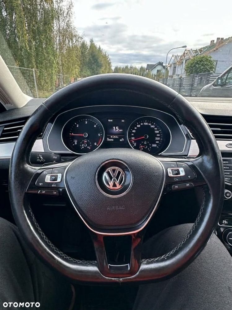 Volkswagen Passat 2.0 TDI SCR 4Mot DSG Highline - 24