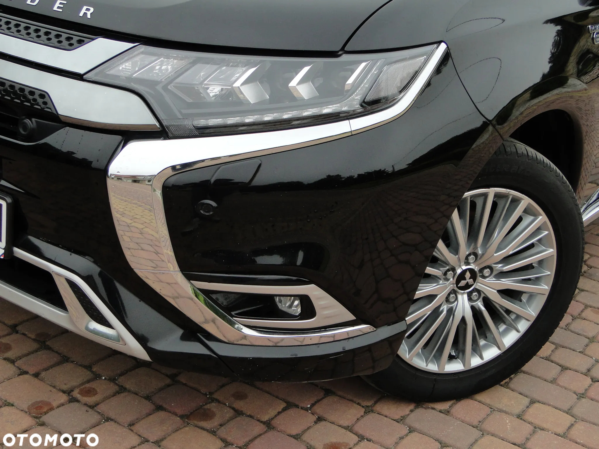 Mitsubishi Outlander PHEV Intense + - 18