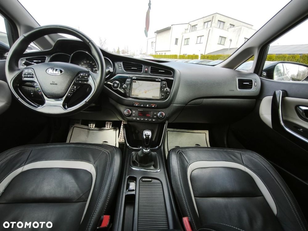 Kia Ceed - 8