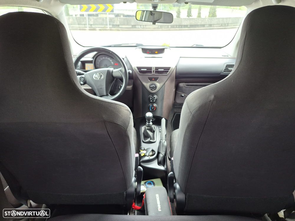 Toyota iQ 1.0 VVT-i Essential+AC - 12